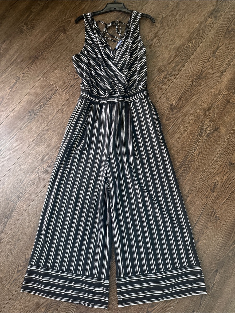 Democracy Striped Black & Gray Wide-Leg V Neck Jumpsuit L